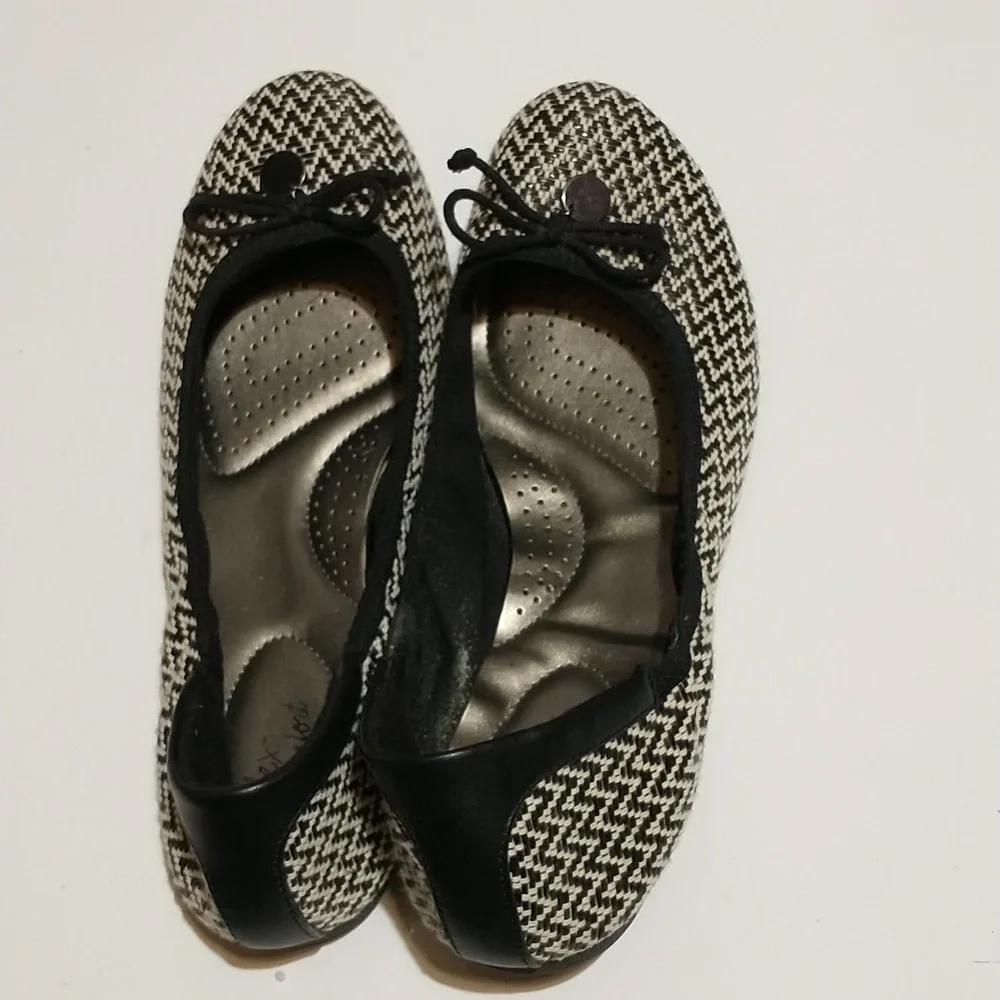 Shoes - Picture 2 of 4